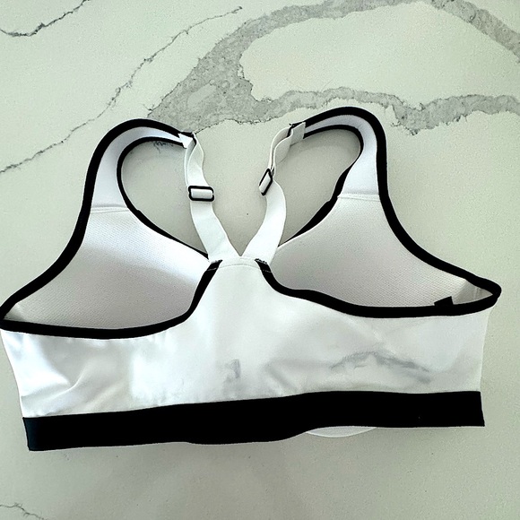 Victoria’s Secret - Knockout Front-Close 2.0 Sports Bra - Buy 2, Get 3rd Free - Picture 7 of 8